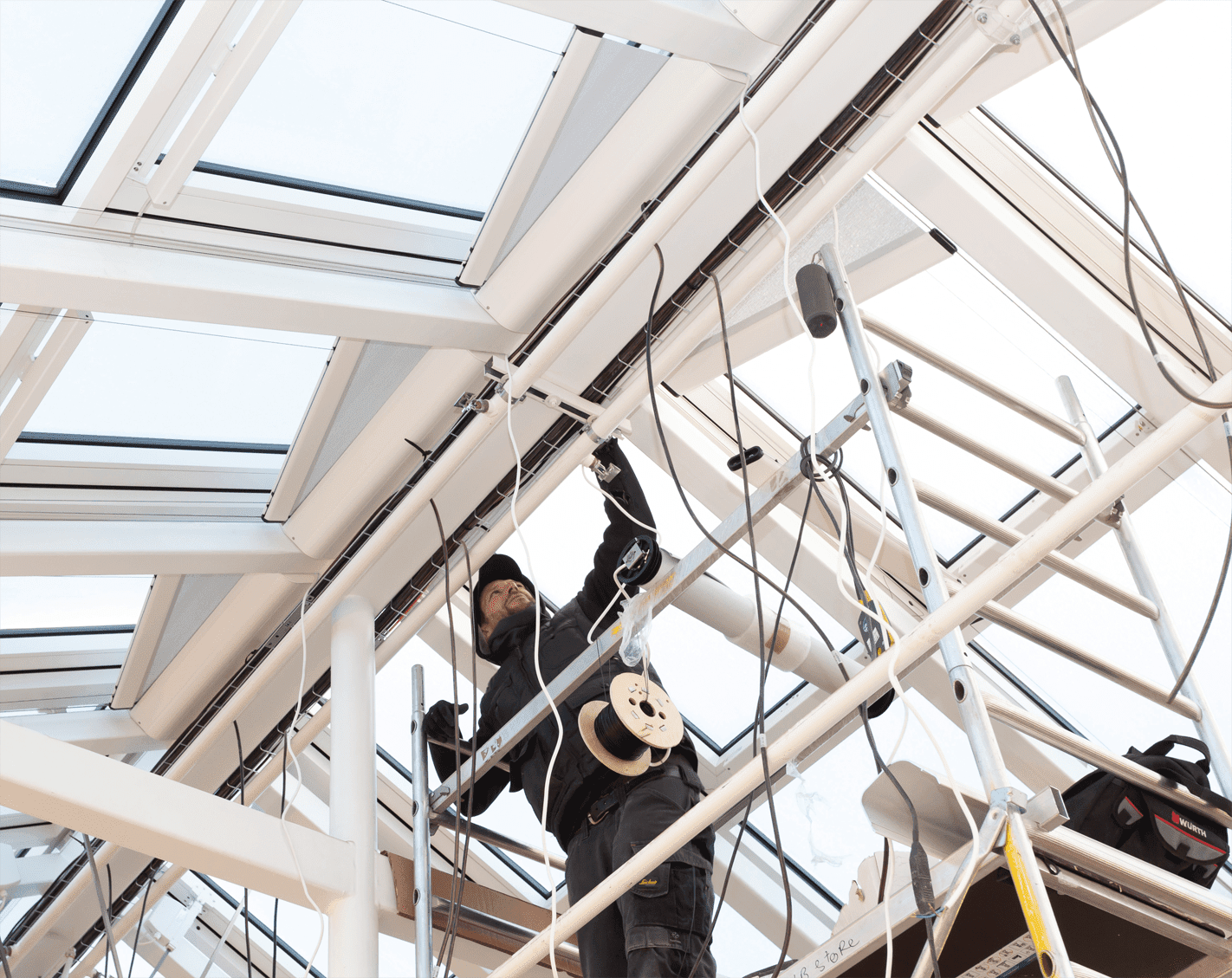 L’importance de choisir un spécialiste pour la pose de stores intérieurs