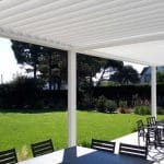 Pergolas à lames blanches