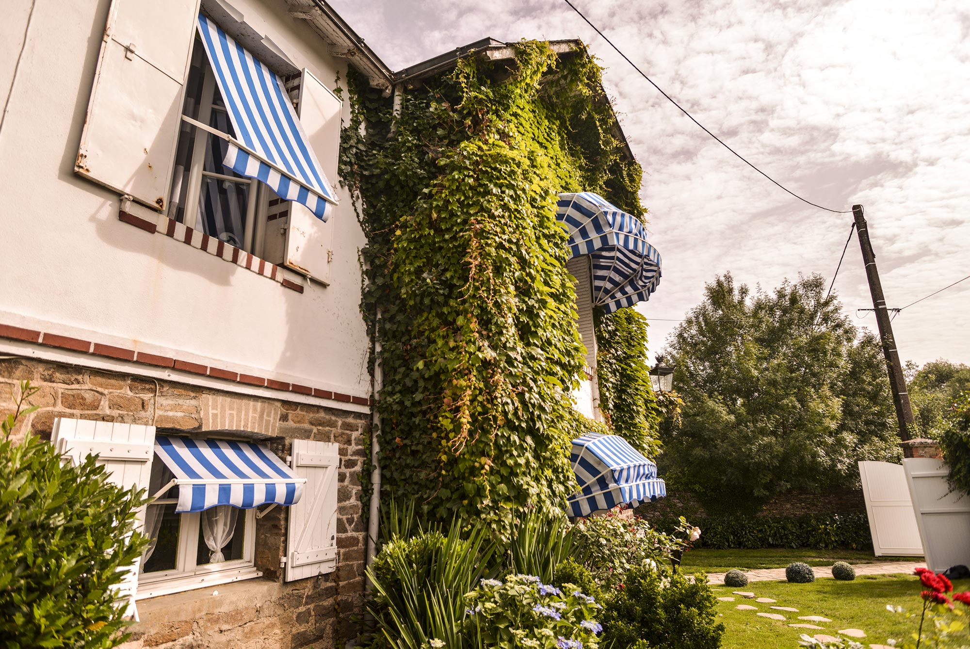 Les stores corbeilles : guide complet pour protéger et valoriser votre façade