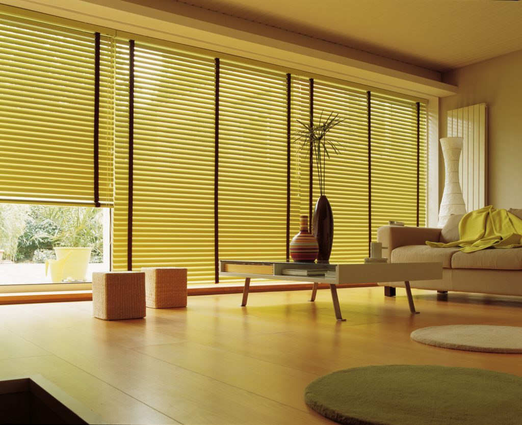 Pourquoi choisir des stores vénitiens sur mesure pour votre intérieur ?