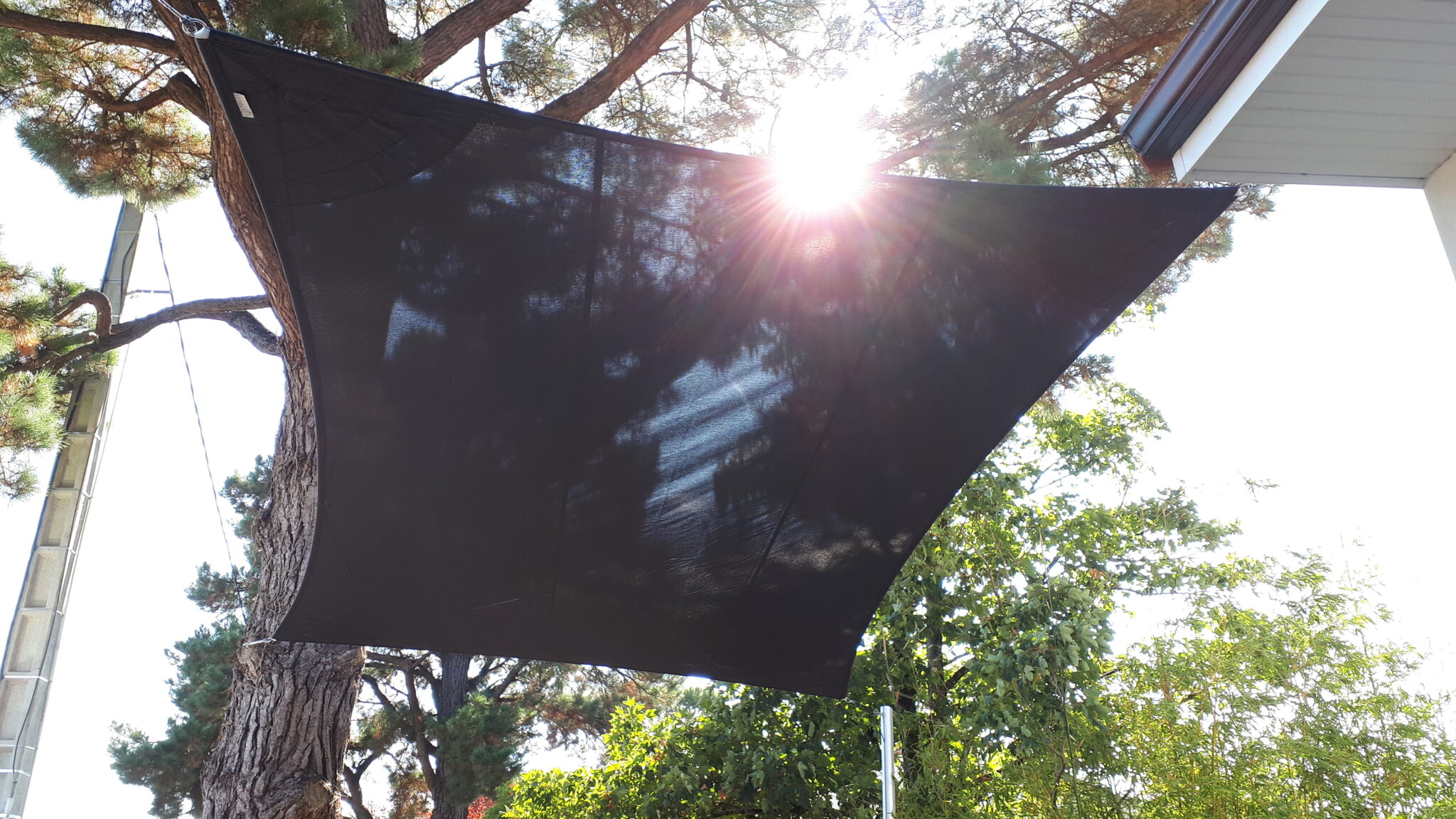 Optimisez votre terrasse : Le guide ultime pour choisir votre store extérieur idéal cet été